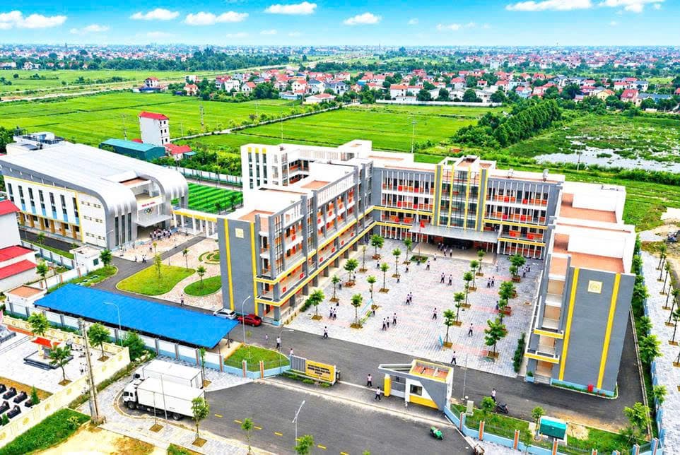 Trường Tiểu học và THCS Quang Minh