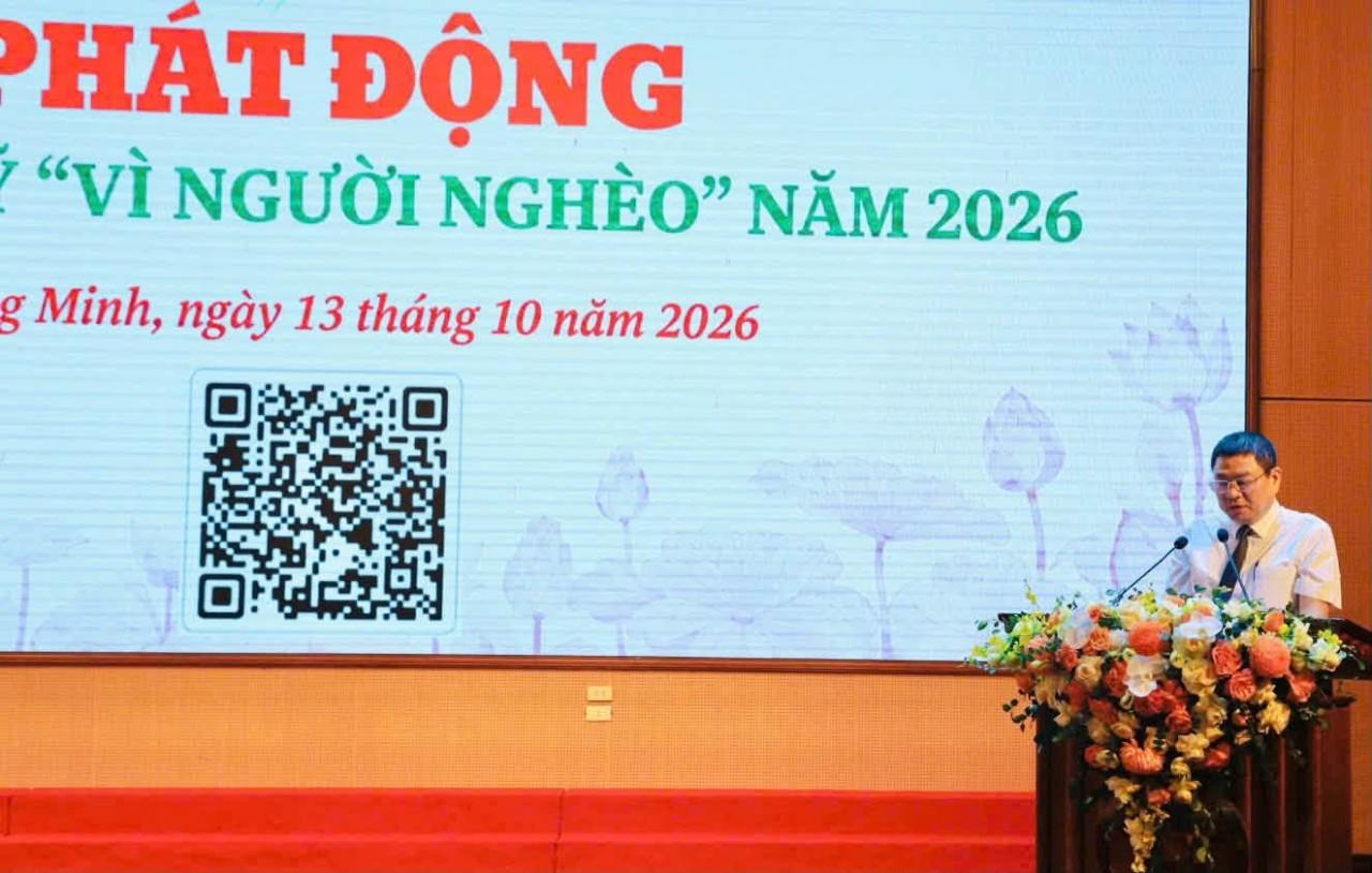 Đồng chí Lê Sỹ Cường, Ủy viên Ban Thường vụ Đảng ủy, Chủ tịch Ủy ban MTTQ Việt Nam xã phát động ủng hộ quỹ "vì người nghèo" năm 2026