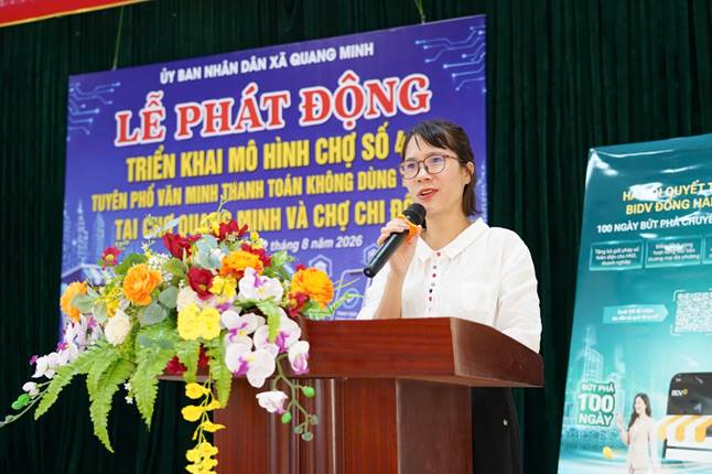 Đồng chí Nguyễn Thị Nhung – Phó Trưởng phòng Kinh tế xã phát biểu khai mạc