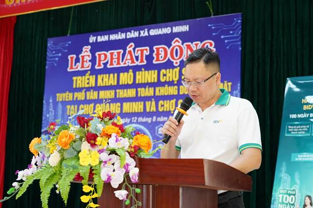 Đại diện lãnh đạo ngân hàng BIDV – Chi Nhánh Quang Minh phát biểu tại hội nghị