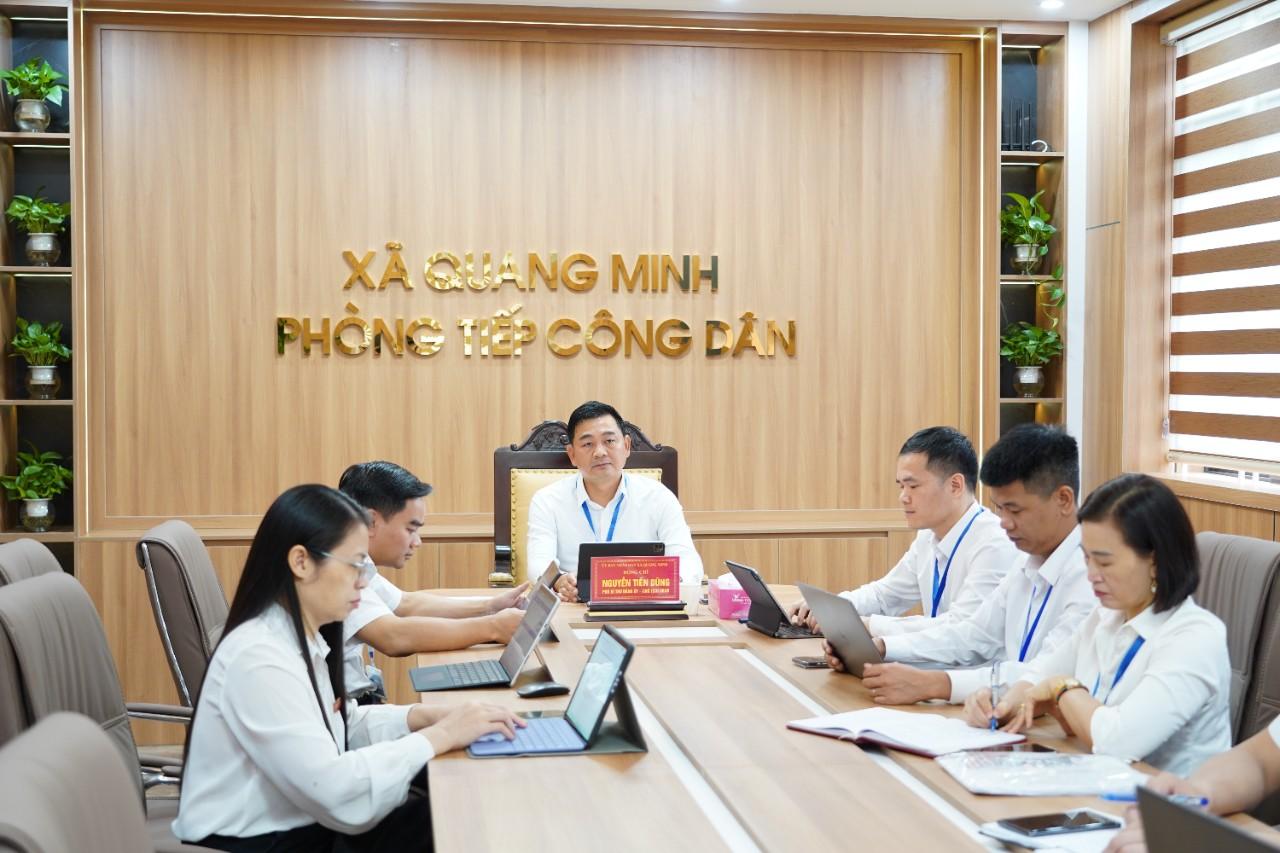 Đồng chí chủ tịch UBND xã Nguyễn Tiến Dũng tiếp công dân định kỳ tháng 6