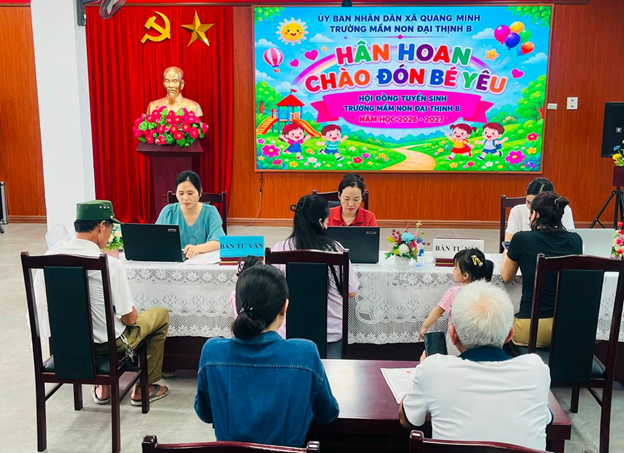 Hội đồng tuyển sinh Trường Mầm non Đại Thịnh B, xã Quang Minh hướng dẫn, hỗ trợ phụ huynh đăng ký tuyển sinh năm học 2026-2027.
