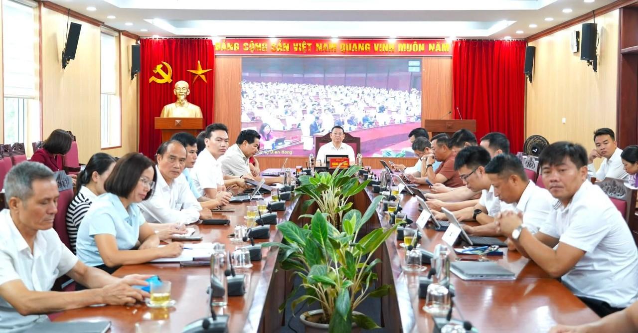Các đại biểu dự hội nghị tại điểm cầu Đảng uỷ xã Quang Minh