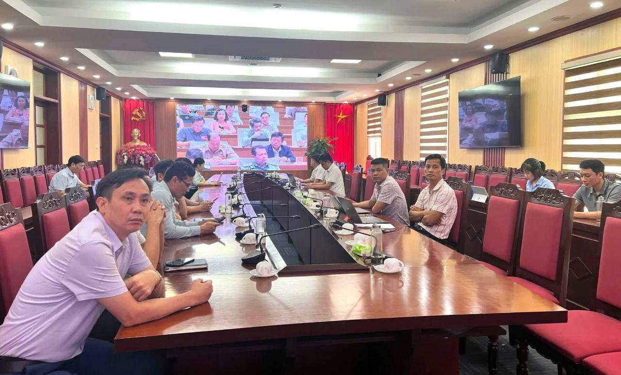 Các đại biểu dự hội nghị tại điểm cầu UBND xã