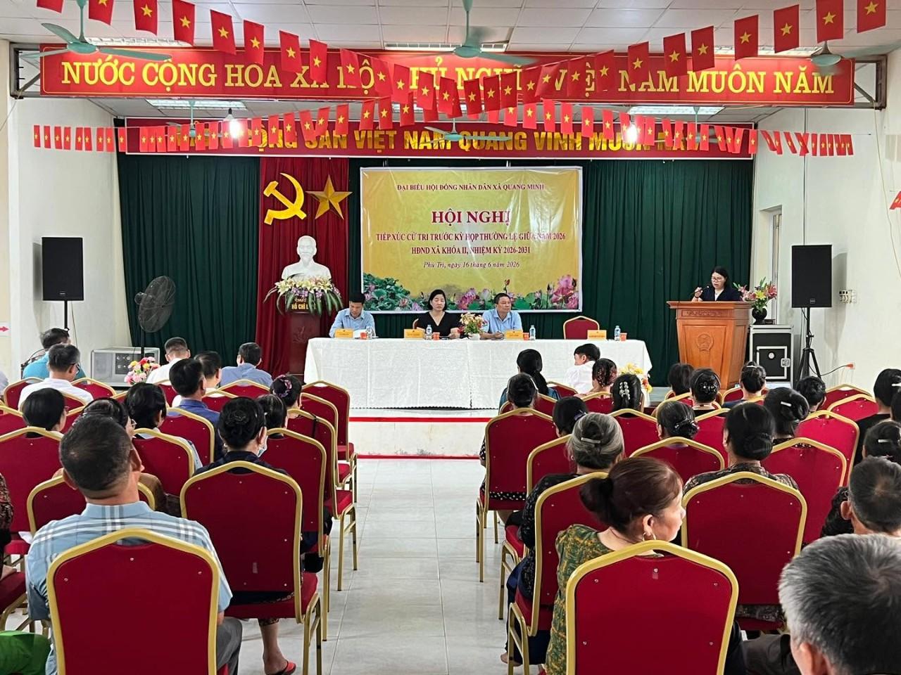 Ông Lê Sỹ Cường – Ủy viên Ban Thường vụ, Chủ tịch Ủy ban MTTQ Việt Nam xã tiếp xúc cử tri các thôn Kim Tiền, Phù Trì và Bảo Tháp.