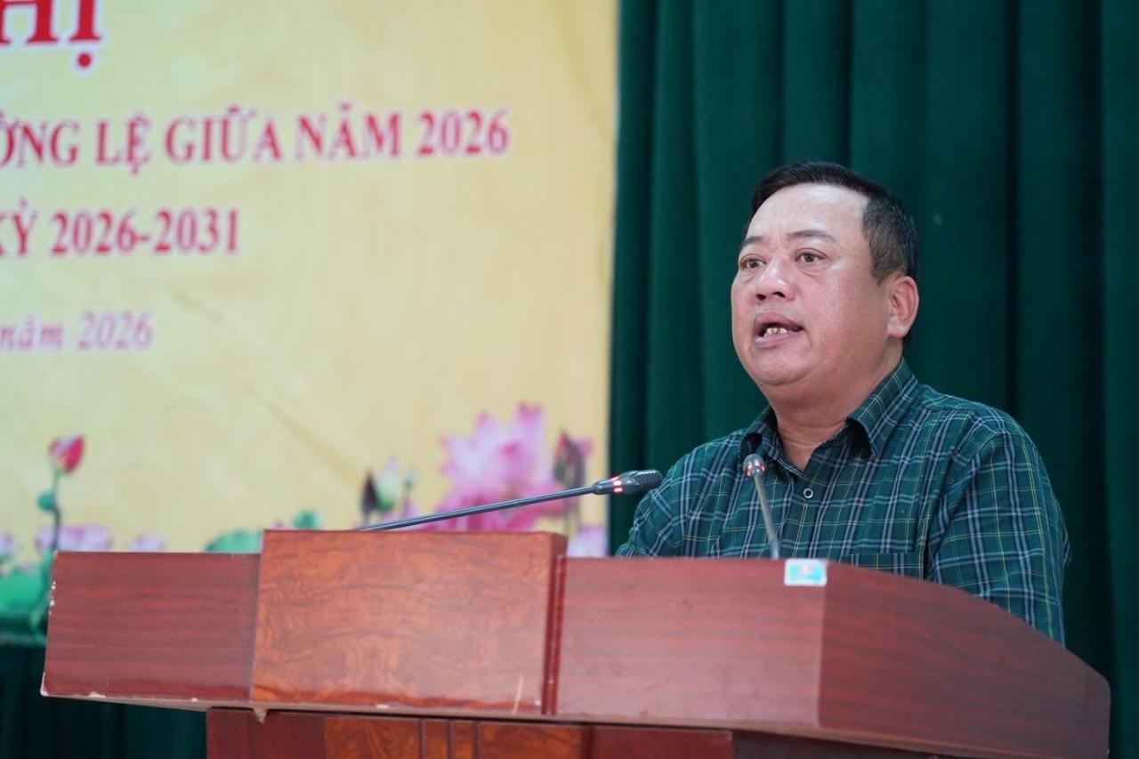 Ông Hoàng Quốc Thịnh – Ủy viên Ban Thường vụ, Phó Chủ tịch UBND xã tiếp xúc cử tri các thôn Yên Vinh, Phú Nhi và Lâm Hộ.