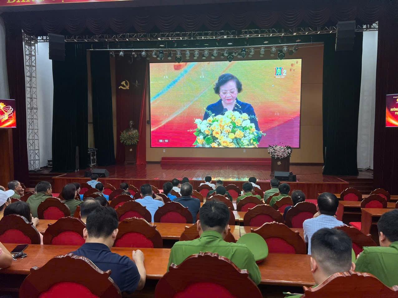 Các đại biểu tham dự tại điểm cầu xã