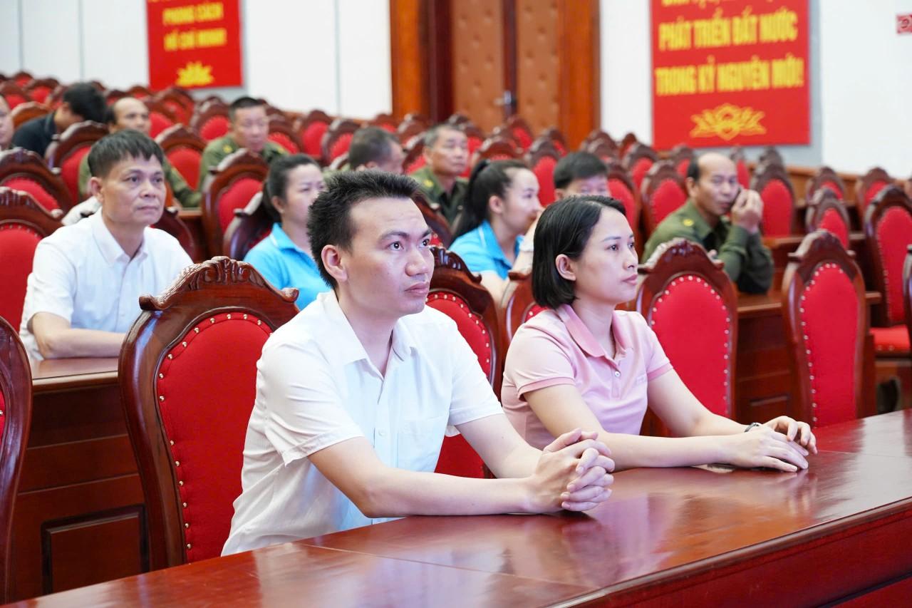 Các đại biểu tham dự tại điểm cầu xã