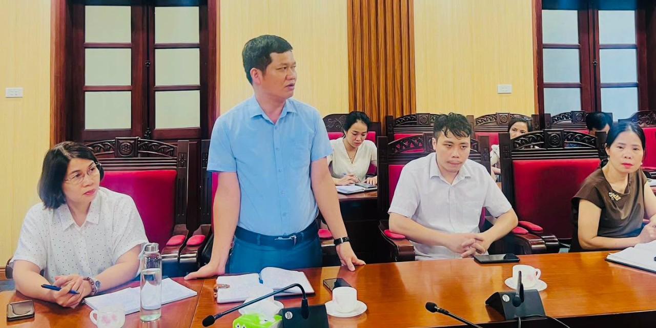 Đại diện trường Tiểu học - THCS Quang Minh phát biểu tại hội nghị