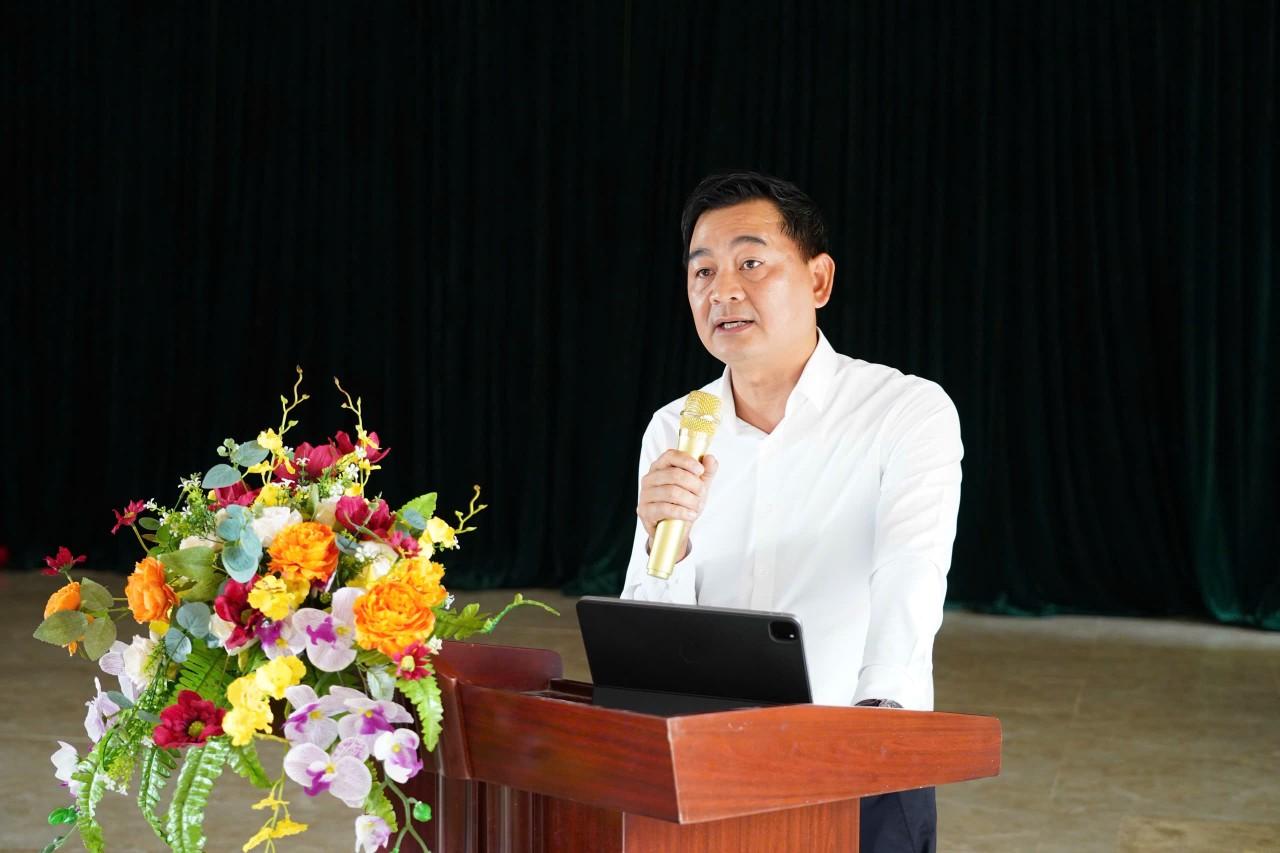 Đồng chí Nguyễn Tiến Dũng – Phó Bí thư Đảng uỷ, Chủ tịch UBND xã dự sinh hoạt chi bộ tại thôn Chi Đông 1