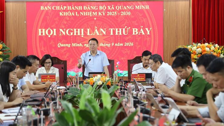 Đồng chí Hoàng Anh Tuấn, Thành ủy viên, Bí thư Đảng ủy xã Quang Minh phát biểu kết luận hội nghị
