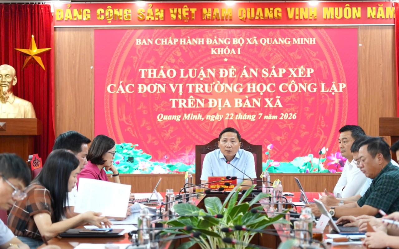 Đồng chí Nguyễn Thanh Liêm – Thành uỷ viên, Bí thư Đảng ủy, Chủ tịch HĐND xã phát biểu kết luận hội nghị
