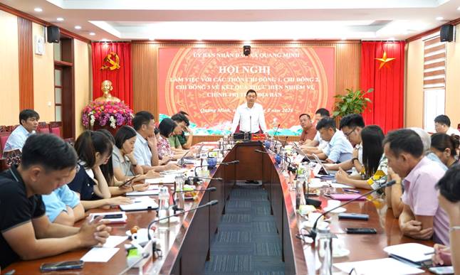 Đồng chí Nguyễn Tiến Dũng – Phó Bí thư Đảng uỷ, Chủ tịch UBND xã phát biểu kết luận hội nghị