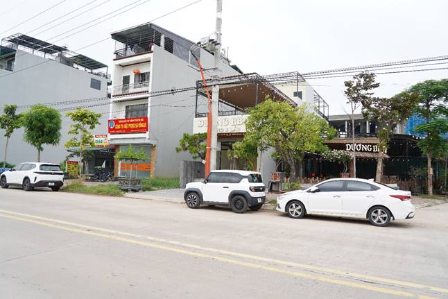 Tuyến đường 35 là nơi tập trung nhiều cơ sở kinh doanh dịch vụ ăn uống, thực phẩm chế biến sẵn và thức ăn đường phố