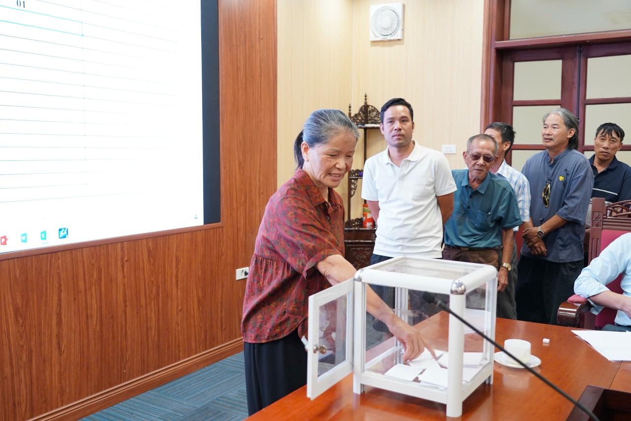 Người dân phấn khởi bốc thăm đất dịch vụ
