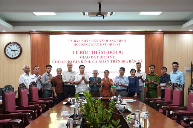 Lễ bốc thăm diễn ra thành công, tiếp tục thể hiện quyết tâm của xã Quang Minh trong việc đẩy nhanh tiến độ giải quyết đất dịch vụ cho nhân dân