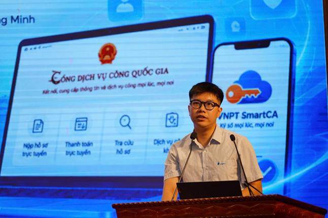 Báo cáo viên truyền đạt nội dung buổi tập huấn