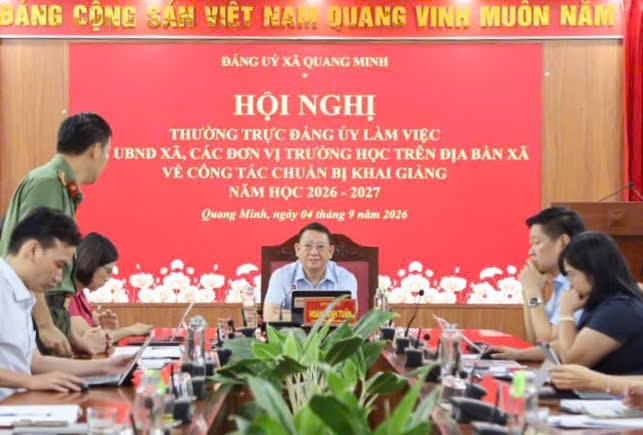 Đồng chí Hoàng Anh Tuấn - TUV, Bí thư Đảng uỷ phát biểu kết luận hội nghị