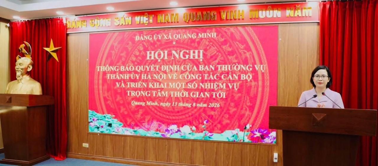 Đồng chí Nguyễn Thị Ngọc Hà - Phó Bí thư thường trực Đảng ủy phát biểu tại hội nghị