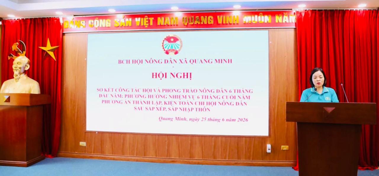 Đồng chí Đào Thúy Phượng, Đảng ủy viên, Phó Chủ tịch Ủy ban MTTQ Việt Nam xã, Chủ tịch Hội Nông dân xã phát biểu kết luận hội nghị