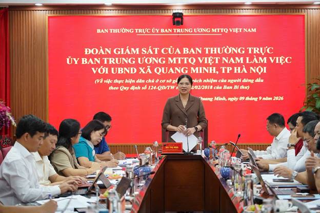 Các đại biểu tham dự buổi giám sát