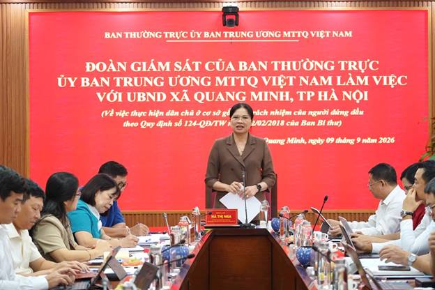 Ủy viên Trung ương Đảng, Phó Chủ tịch - Tổng Thư ký Ủy ban Trung ương MTTQ Việt Nam Hà Thị Nga phát biểu kết luận buổi giám sát