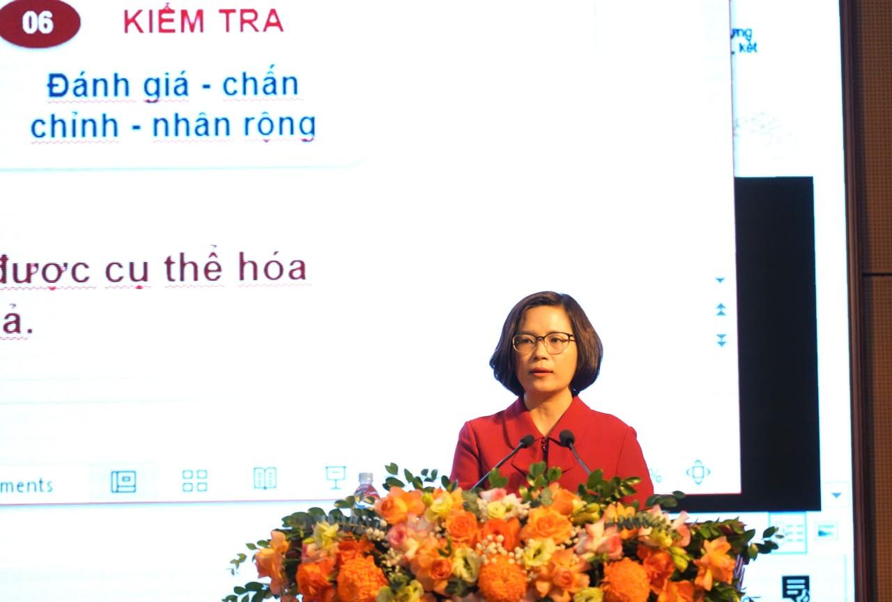 Đồng chí Nguyễn Thị Ngọc Hà - PBT TT Đảng ủy, Chủ tịch HĐND xã Quán triệt Quy định số 18-QĐ/TU ngày 19/9/2026 của Ban Thường vụ Thành ủy Hà Nội về công tác nghiên cứu, học tập, quán triệt và xây dựng văn bản triển khai thực hiện các nghị quyết, chỉ thị, kết luận của Trung ương và Thành ủy; triển khai những nhiệm vụ trọng tâm của Đảng ủy xã