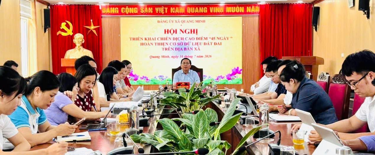 Đồng chí Nguyễn Thanh Liêm, Thành ủy viên, Bí thư Đảng ủy, Chủ tịch HĐND xã phát biểu kết luận hội nghị