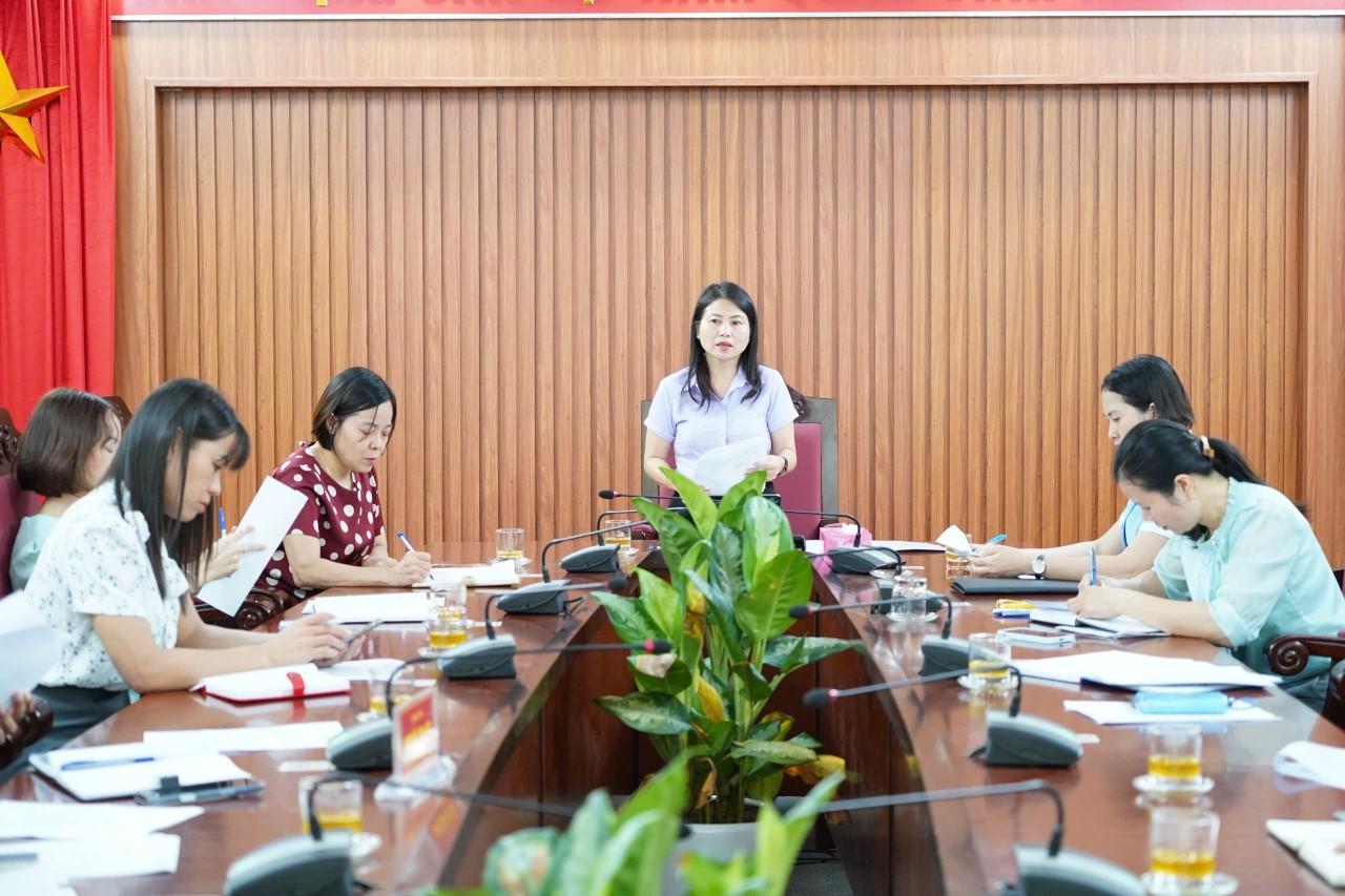 ồng chí Nguyễn Thị Thu Hiền – Đảng uỷ viên, Trưởng ban Kinh tế - Ngân sách HĐND xã phát biểu kết luận hội nghị