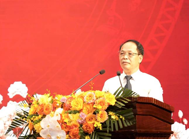 Đồng chí Lưu Văn Tư – UVBTV, Trưởng ban Xây dựng Đảng công bố các quyết định kiện toàn tổ chức cơ sở đảng trong các trường học