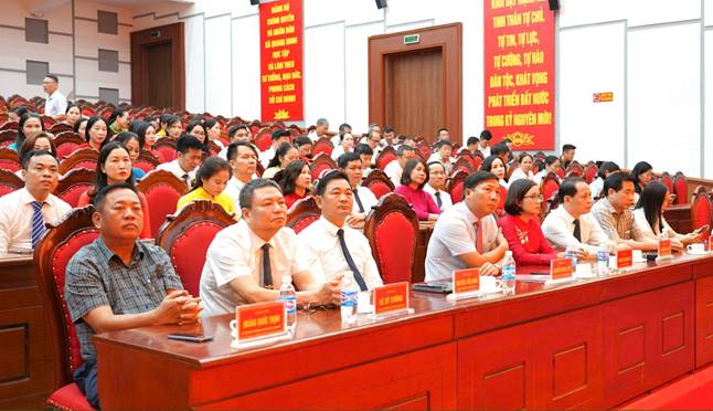 Các đại biểu dự hội nghị