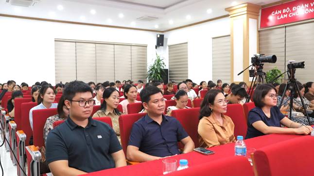 Chương trình với sự góp mặt của 150 cán bộ quản lý, giáo viên các trường học trên địa bàn
