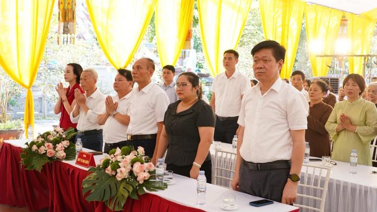 Đồng chí Phạm Anh Tuấn - Phó Chủ tịch UBND xã dự đại lễ Phật đản tại chùa Đại Bi