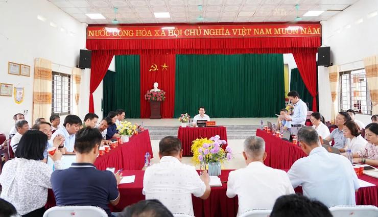Quang cảnh buổi làm việc