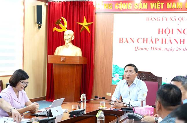 Đồng chí Nguyễn Thanh Liêm - Thành ủy viên, Bí thư Đảng ủy, Chủ tịch HĐND xã phát biểu kết luận hội nghị