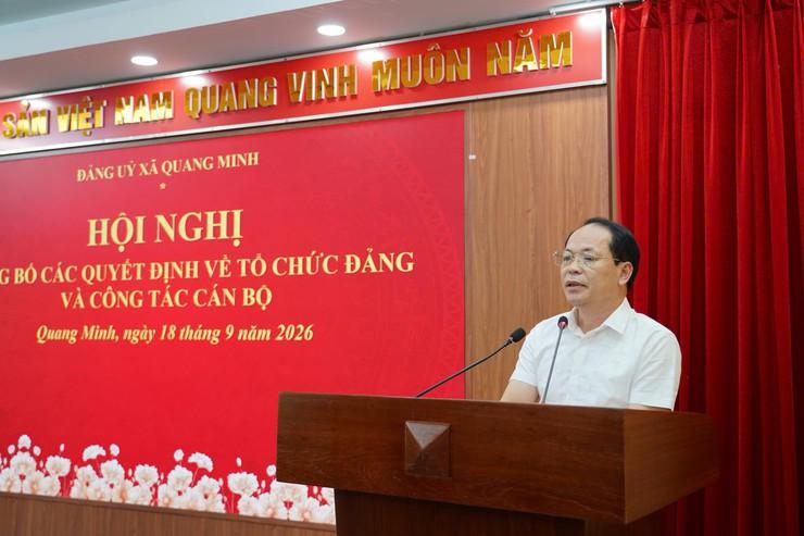 Đồng chí Lưu Văn Tư – UVBTV, Trưởng ban Xây dựng Đảng công bố các quyết định về công tác tổ chức, cán bộ
