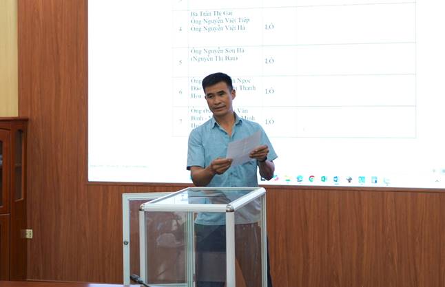 Các hộ dân tiến hành bốc thăm