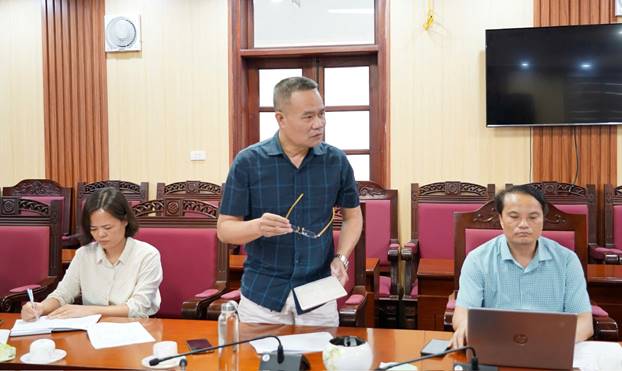 Đồng chí Phạm Quang Hải – Giám đốc Trạm y tế xã phát biểu tại hội nghị