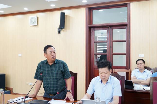 Đồng chí Hoàng Quốc Thịnh – UVBTV, Phó Chủ tịch UBND xã phát biểu tại hội nghị
