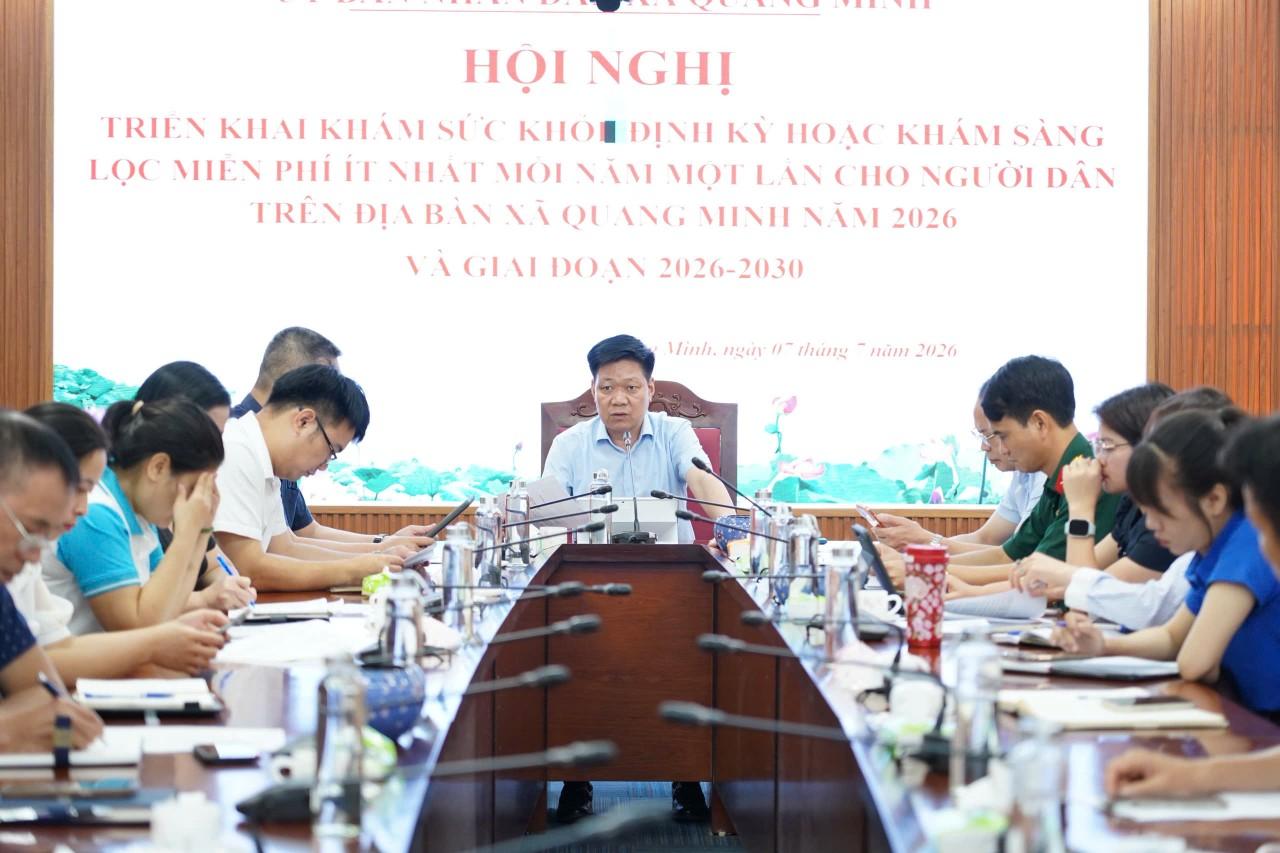 Đồng chí Phạm Anh Tuấn - UVBTV, Phó Chủ tịch UBND xã phát biểu kết luận hội nghị
