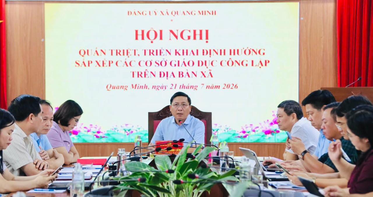 Đồng chí Nguyễn Thanh liêm – Thành uỷ viên, Bí thư Đảng ủy, Chủ tịch HĐND xã phát biểu kết luận hội nghị